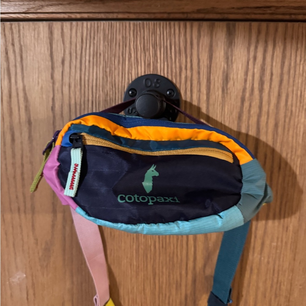 Cotopaxi small fanny pack / sling